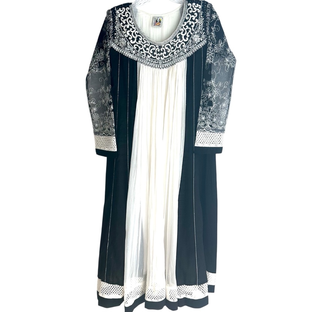 Senorita Fashions Black White Beaded and Embroidered Elegant Dress Size Small
